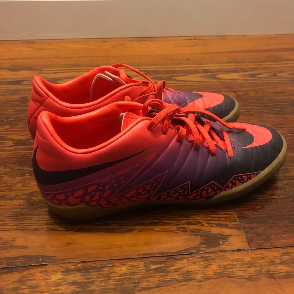 women’s indoor soccer shoes nike
